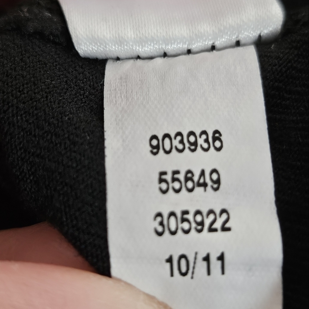 Athleta capri pants with front pockets and zip pocket back of pants size medium - Picture 11 of 13